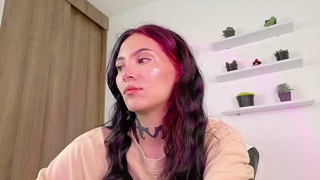 sara queen10 online show from 30, 4, 2026