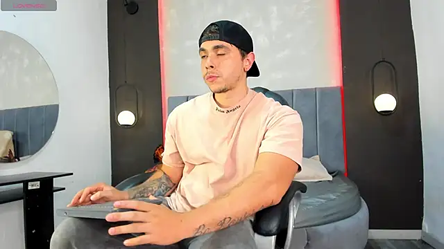 Liam walk  online show from 24, 9, 2025