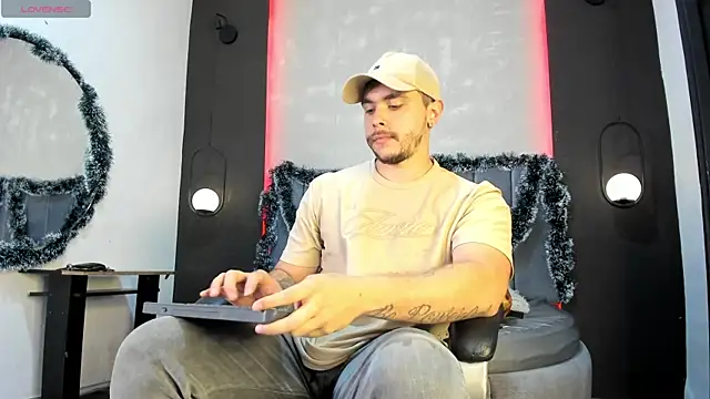 Liam walk  online show from 19, 12, 2025