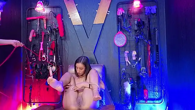 Eliz bdsm online show from 4, 2, 2026