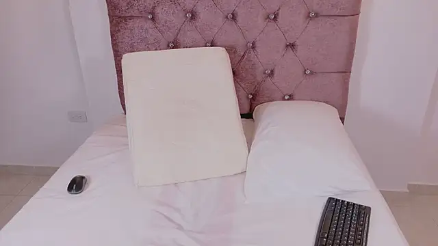 sophiacuttee online show from 7, 11, 2025