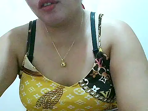 Snapshot of fresh_rosie chatting on 11, 10, 2025 fresh rosie online show from 11, 10, 2025