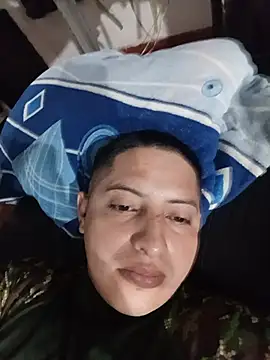 Snapshot of Yuliana-brayan chatting on 6, 8, 2026 Yuliana-brayan online show from 6, 8, 2026