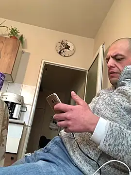 Snapshot of milenski74 chatting on 5, 2, 2026 milenski74 online show from 5, 2, 2026