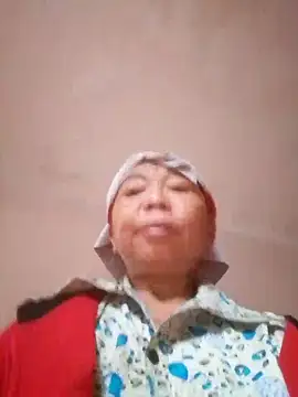 Snapshot of VangLe73 chatting on 7, 10, 2025 VangLe73 online show from 7, 10, 2025