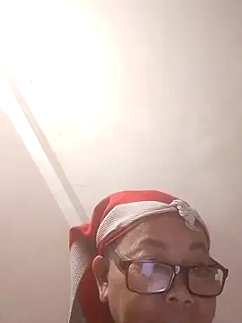 Snapshot of VangLe73 chatting on 8, 10, 2025 VangLe73 online show from 8, 10, 2025