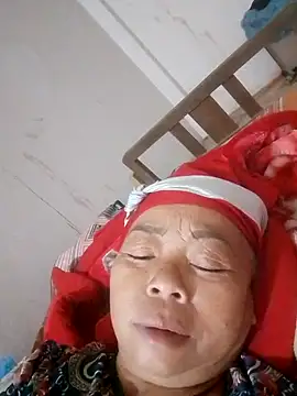 Snapshot of VangLe73 chatting on 9, 10, 2025 VangLe73 online show from 9, 10, 2025