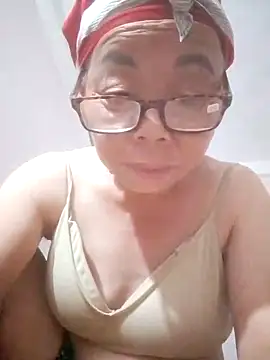 Snapshot of VangLe73 chatting on 10, 10, 2025 VangLe73 online show from 10, 10, 2025