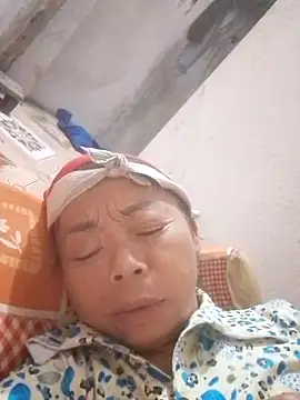 Snapshot of VangLe73 chatting on 11, 10, 2025 VangLe73 online show from 11, 10, 2025