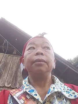 Snapshot of VangLe73 chatting on 13, 10, 2025 VangLe73 online show from 13, 10, 2025