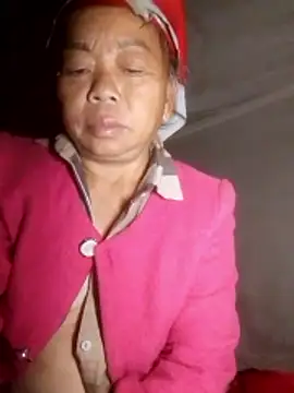 Snapshot of VangLe73 chatting on 29, 10, 2025 VangLe73 online show from 29, 10, 2025