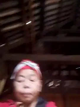 Snapshot of VangLe73 chatting on 2, 12, 2025 VangLe73 online show from 2, 12, 2025