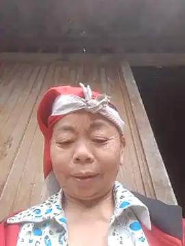 Snapshot of VangLe73 chatting on 4, 12, 2025 VangLe73 online show from 4, 12, 2025