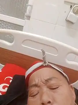 Snapshot of VangLe73 chatting on 17, 12, 2025 VangLe73 online show from 17, 12, 2025