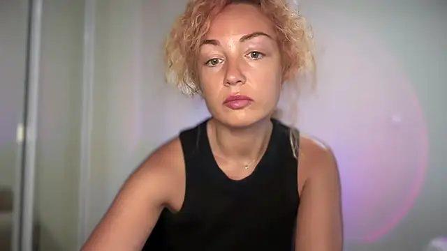 Reddgiirl online show from 22, 6, 2026