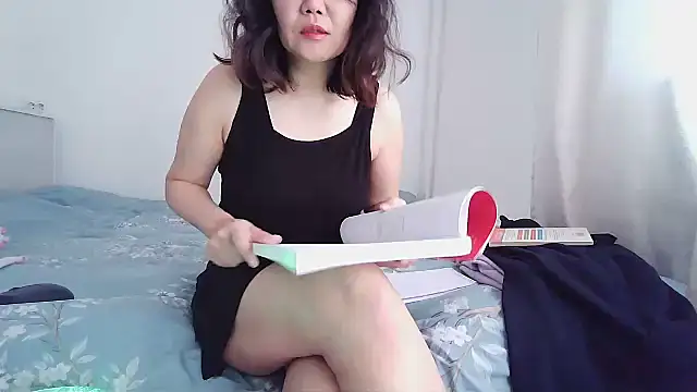 sakuradelreina online show from 3, 11, 2025