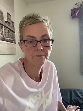 Curvy-Jinx online show from 17, 11, 2025