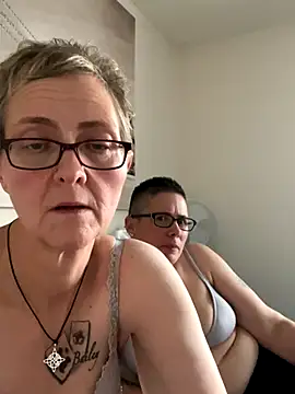 Curvy-Jinx online show from 15, 12, 2025