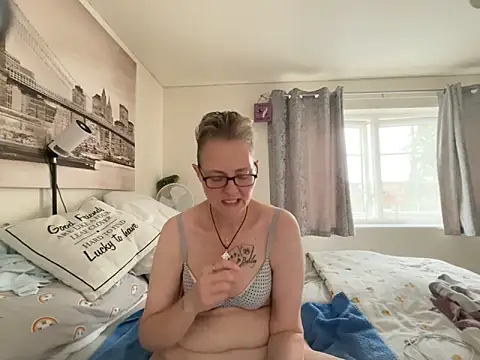 Curvy-Jinx online show from 23, 6, 2026