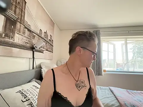 Curvy-Jinx online show from 12, 7, 2026