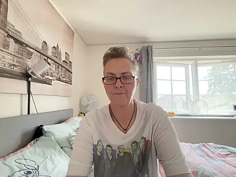 Curvy-Jinx online show from 15, 7, 2026