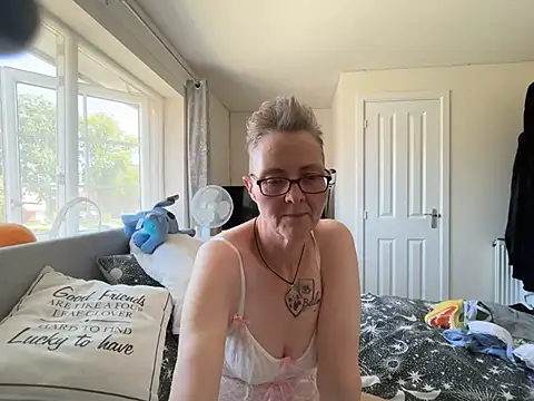 Curvy-Jinx online show from 1, 8, 2026