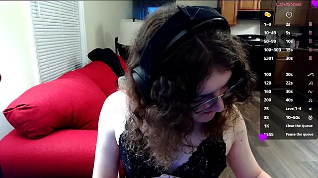 KayKumm online show from 7, 10, 2025