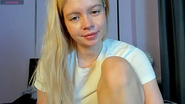 Snapshot of AlisaGoldie chatting on 28, 9, 2025 AlisaGoldie online show from 28, 9, 2025