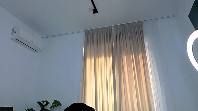Snapshot of EmaHallee chatting on 9, 7, 2026 EmaHallee online show from 9, 7, 2026