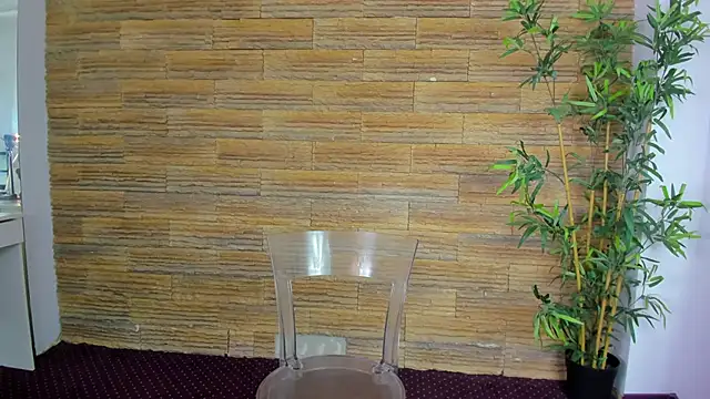 Cupcake Izzy online show from 4, 11, 2025