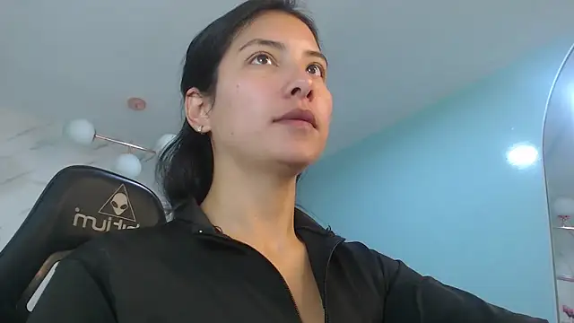 victoria hernandez t  online show from 4, 5, 2026