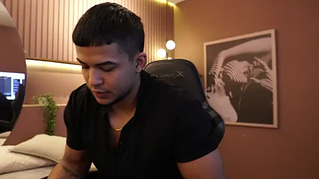 Snapshot of Thiago_Valente chatting on 3, 8, 2026 Thiago Valente online show from 3, 8, 2026