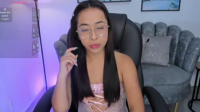 July Adams online show from 23, 11, 2025