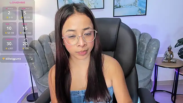 July Adams online show from 28, 11, 2025