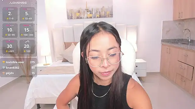 July Adams online show from 4, 7, 2026