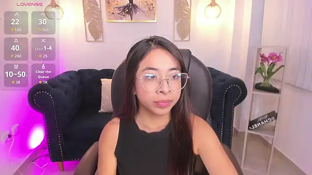 July Adams online show from 6, 8, 2026