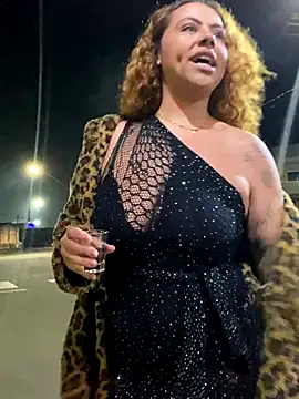 Chloe Leaozinho online show from 5, 10, 2025