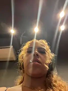 Chloe Leaozinho online show from 20, 2, 2026