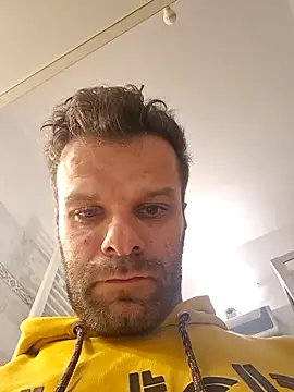 Snapshot of FROCETTO93 chatting on 8, 11, 2025 FROCETTO93 online show from 8, 11, 2025