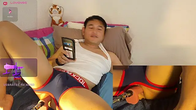 Snapshot of AsianBoy_WhiteDaddy chatting on 6, 6, 2026 AsianBoy WhiteDaddy online show from 6, 6, 2026
