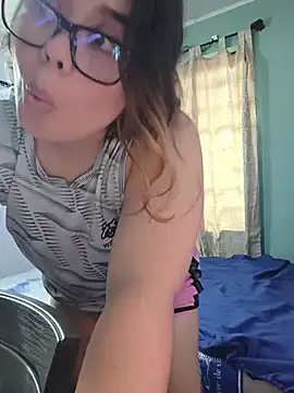 Snapshot of saenz_eymi chatting on 7, 7, 2026 saenz eymi online show from 7, 7, 2026