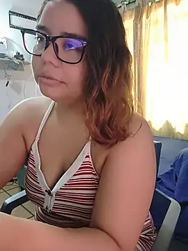 Snapshot of saenz_eymi chatting on 13, 7, 2026 saenz eymi online show from 13, 7, 2026