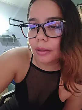 Snapshot of saenz_eymi chatting on 5, 8, 2026 saenz eymi online show from 5, 8, 2026