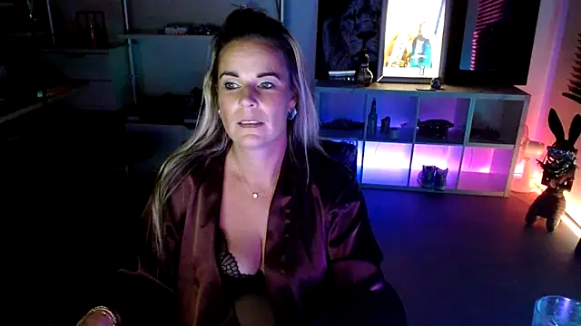 Mrs-Aurora online show from 18, 10, 2025