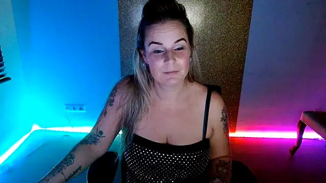 Mrs-Aurora online show from 4, 12, 2025