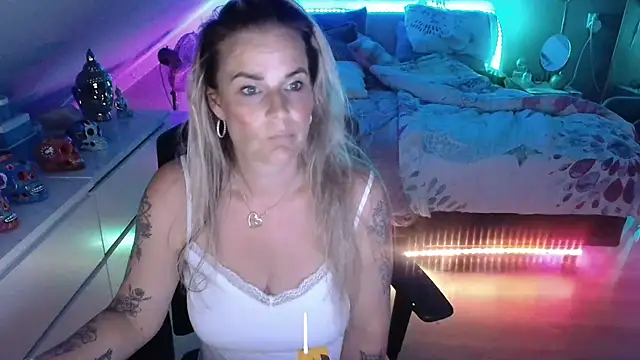 Mrs-Aurora online show from 6, 5, 2026