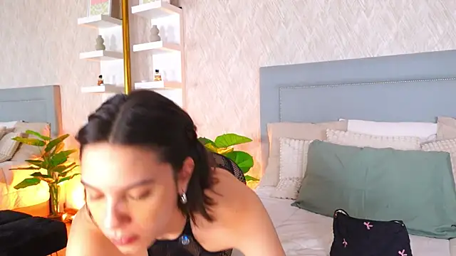 Sofy Bradd online show from 30, 4, 2026