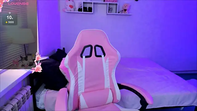 Snapshot of MiaScarlettt chatting on 18, 10, 2025 MiaScarlettt online show from 18, 10, 2025