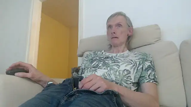 Snapshot of k74robert chatting on 24, 10, 2025 k74robert online show from 24, 10, 2025