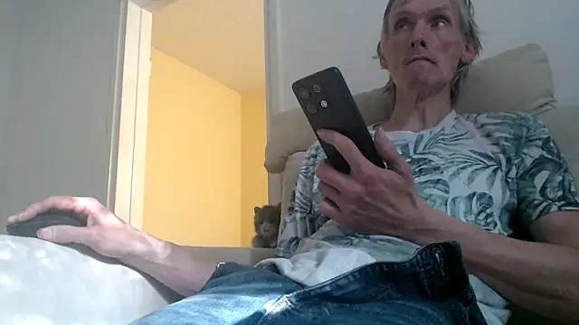 Snapshot of k74robert chatting on 26, 10, 2025 k74robert online show from 26, 10, 2025